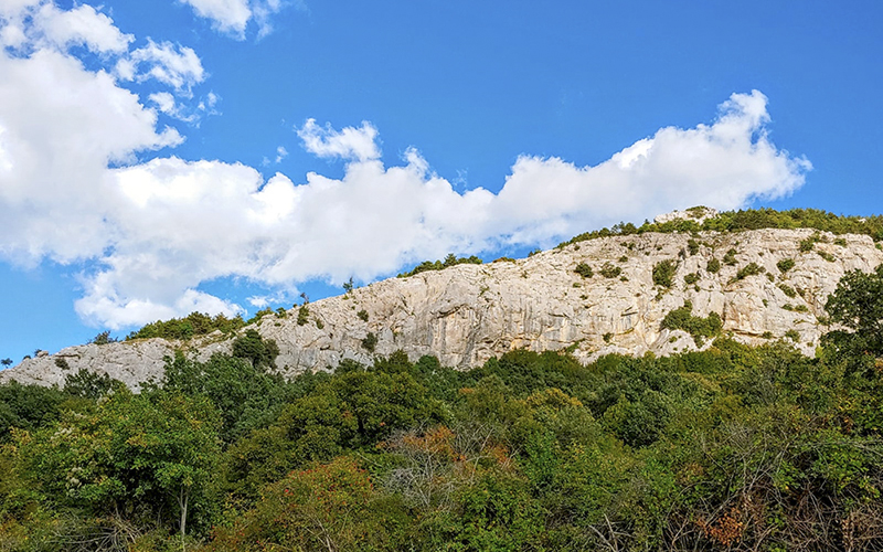 Falesia Acqua Rossa a Cerchiara di Calabria nel Parco nazionale del Pollino