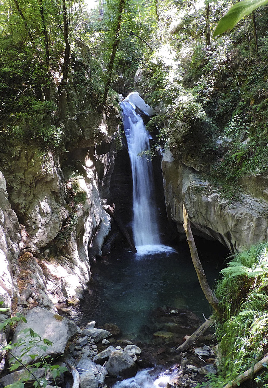 Cascata Fauzofili nella valle dell'Argentino ©Pollinofantastico