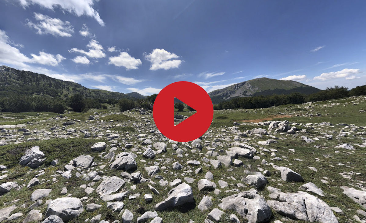 Gli ultimi metri sui Piani di Pollino, prima che il sentiero inizi a salire verso la cima &copy;Riccardo Sartori