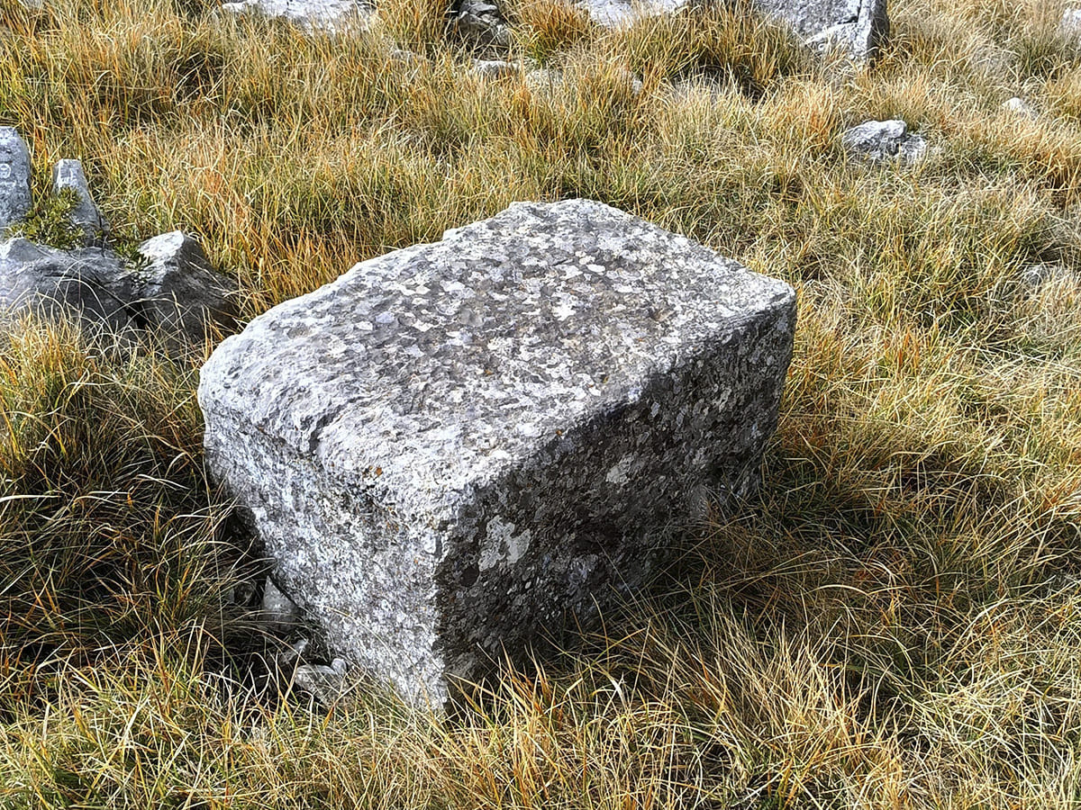 Massi squadrati sul Monte Manfriana &copy;Pollinofantastico