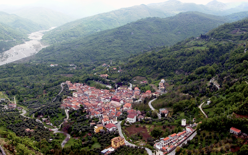 San Costantino Albanese, borgo del Parco del Pollino