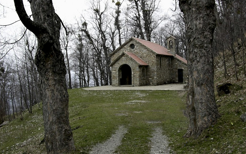 Vista della Cappella della Madonna dello Sparviere nel Parco del Pollino