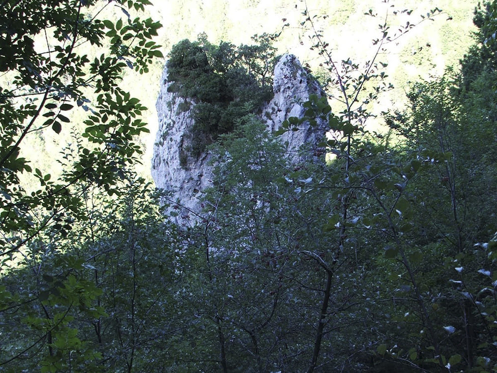 Pietra Campanara, monolite nel Parco del Pollino ©Pollinofantastico